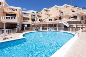 Live Paradise Court Pool & Beach View